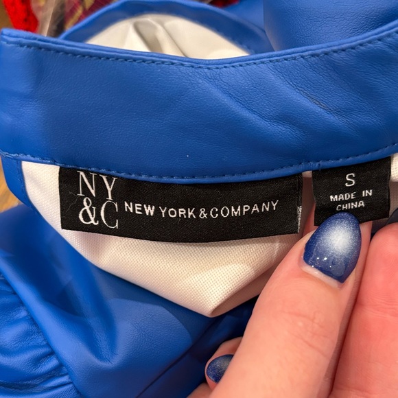 New York & Company Elegant Blue Long Sleeve Top with Tie Waist - Picture 4 of 4